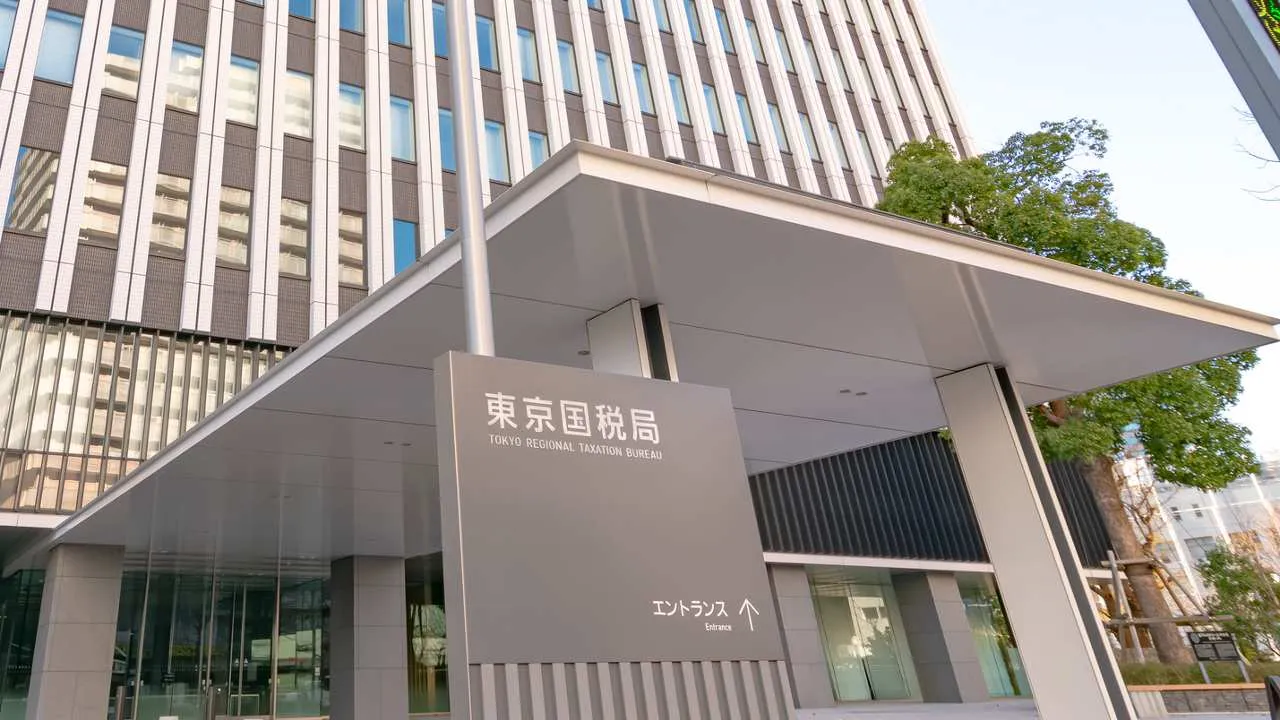 Image of a tax office handling a tax-refund filing